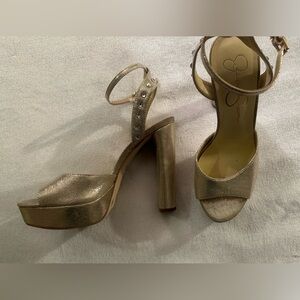 Jessica Simpson 7.5 gold heels rhinestone detail